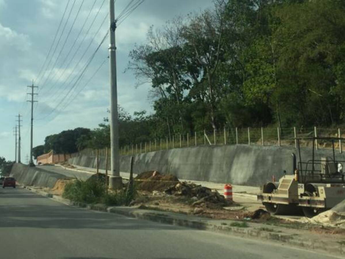 Cierran un tramo de la autopista a Floridablanca