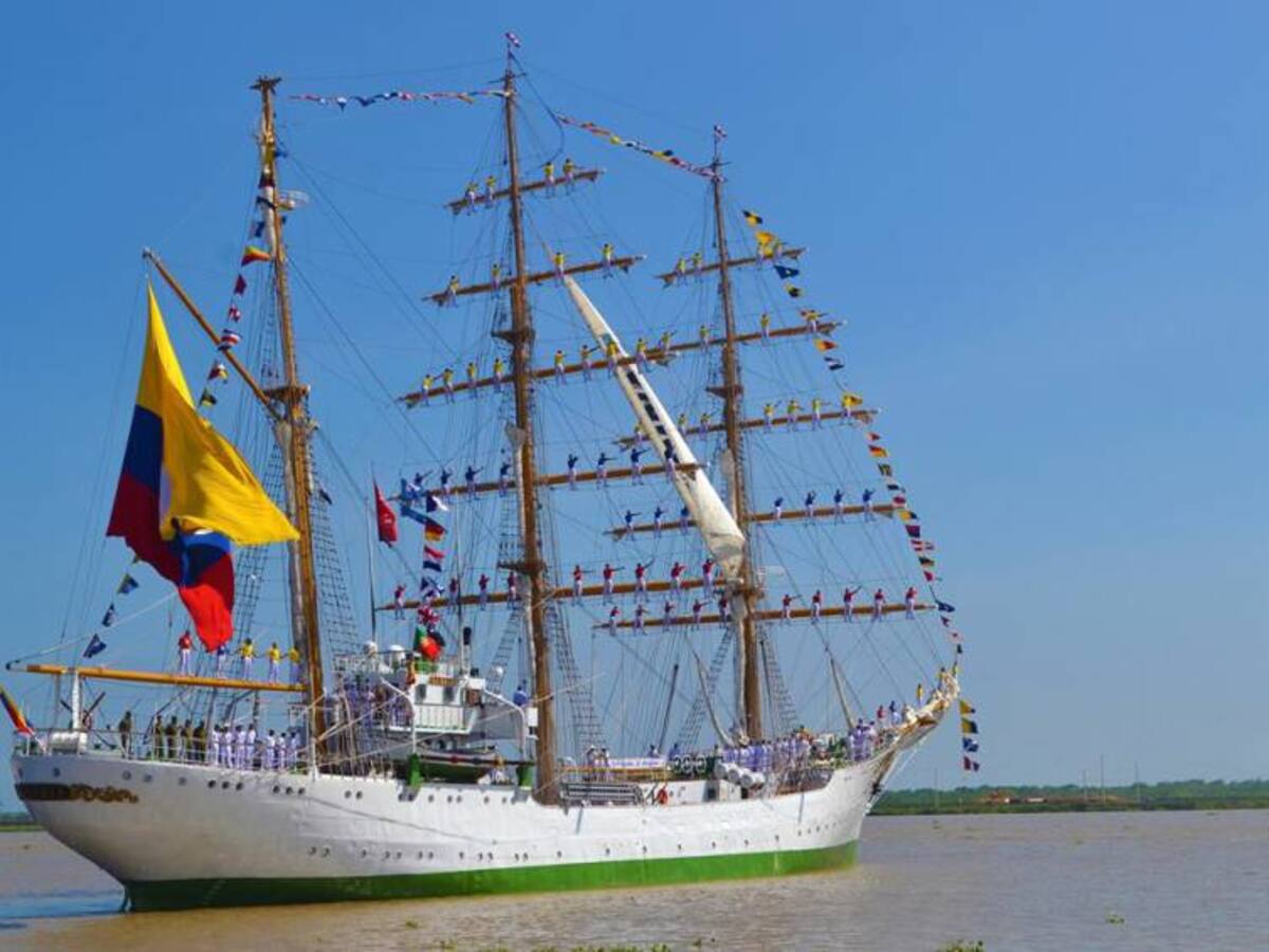 El buque Gloria es una familia : Capitán Mauricio Echandía.