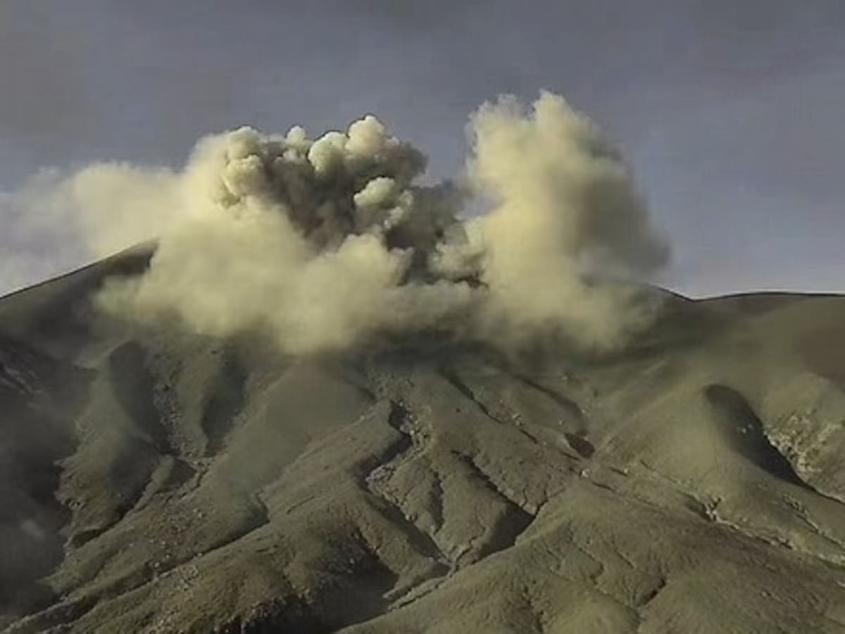 Aerocivil restringe operaciones aéreas en el suroccidente por emisión de ceniza del volcán Puracé