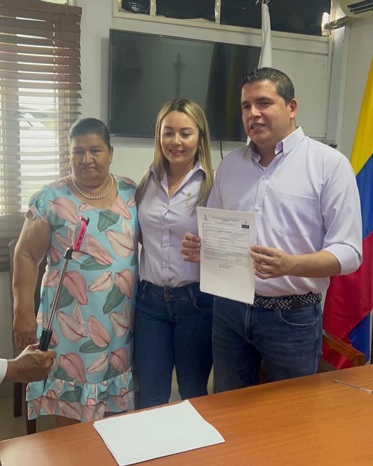 Un candidato comprometido con el progreso y el bienestar de todos: indígenas, campesinos, empresarios, estudiantes y jóvenes.