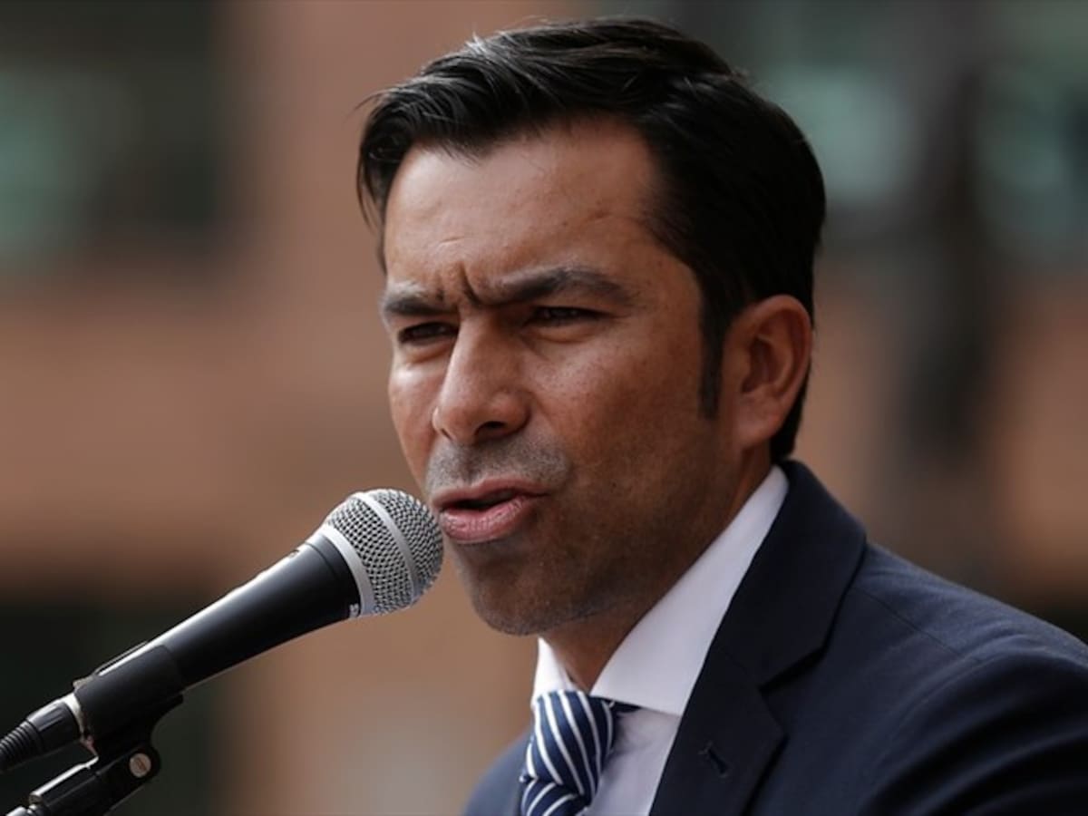 No hay investigación en mi contra por “volteo” de tierras: gobernador de Cundinamarca