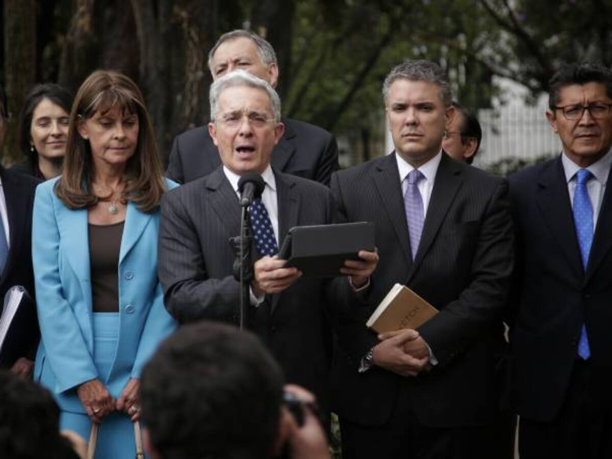 Uribe insiste en recluir en granjas agrícolas a guerrilleros condenados