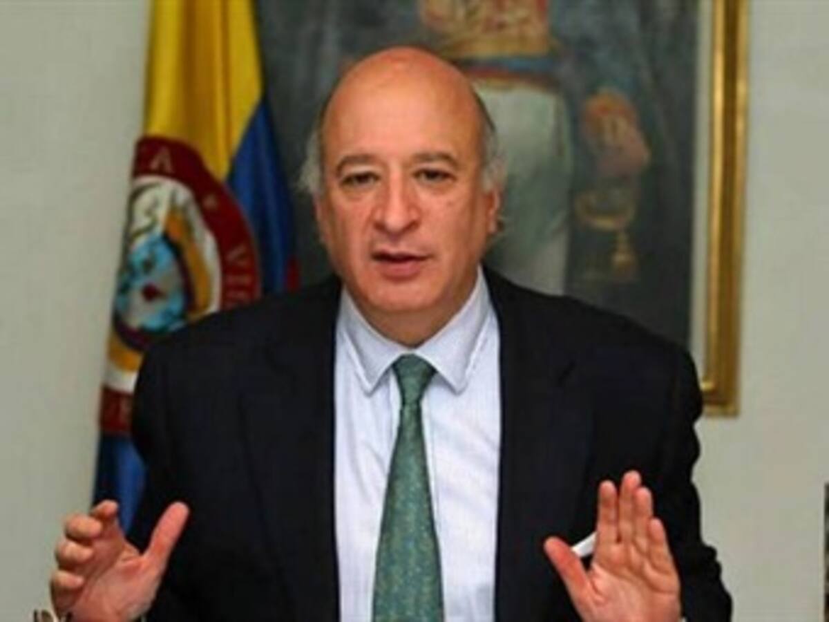 "Juro por mi madre que Uribe nunca me ordenó ofrecerle cosas a Yidis": Sabas Pretelt