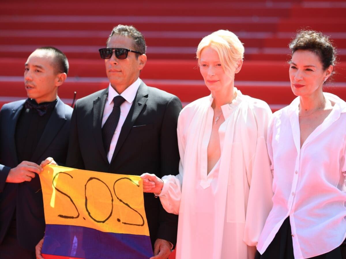 Bandera de Colombia con SOS se tomó la alfombra de Cannes