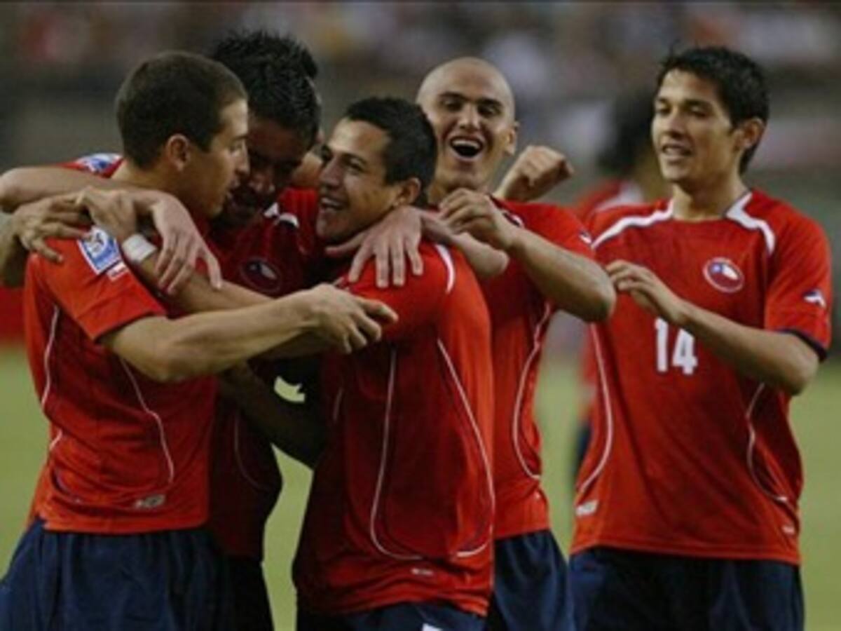 Chile afronta problemas para armar el equipo que se enfrentará a Colombia
