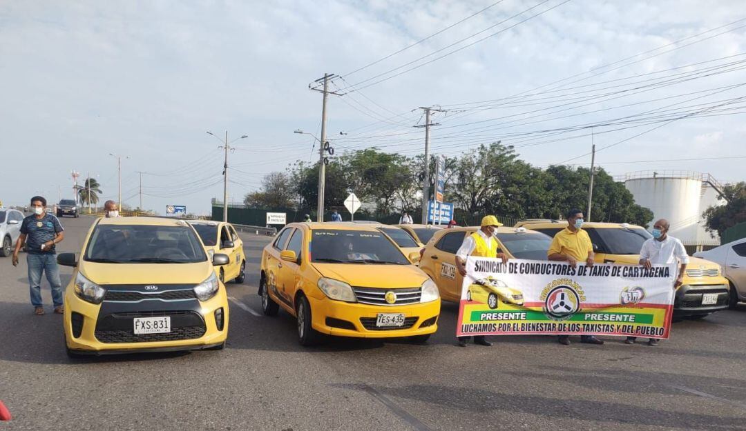 Taxistas y Comité No Más Peajes se tomaron el sector para alzar su voz de rechazo por las declaraciones del alcalde William Dau.