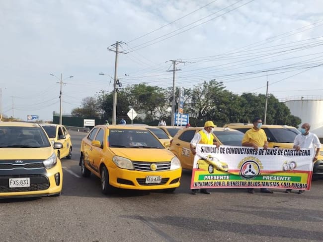 Taxistas y Comité No Más Peajes se tomaron el sector para alzar su voz de rechazo por las declaraciones del alcalde William Dau.