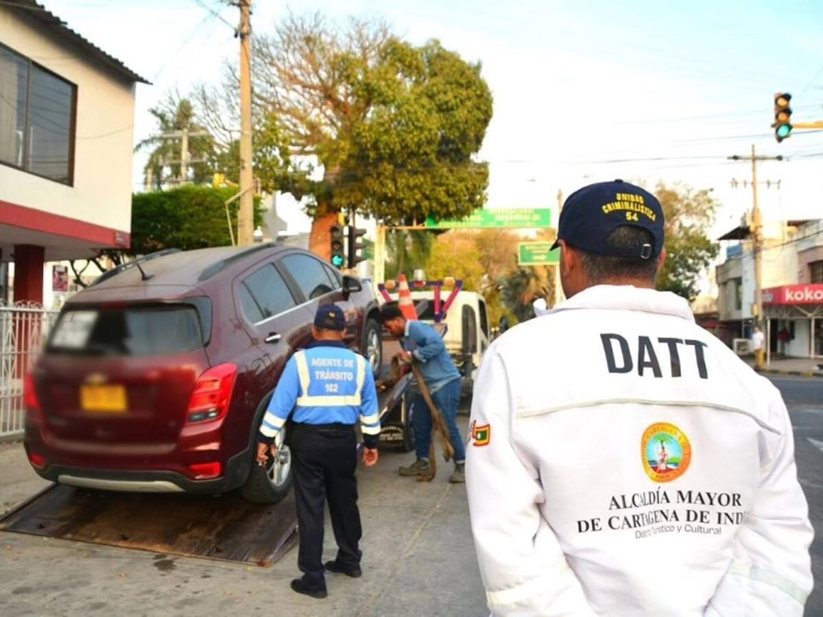 12 vehículos inmovilizados y 25 comparendos por mal parqueo en calles de Crespo