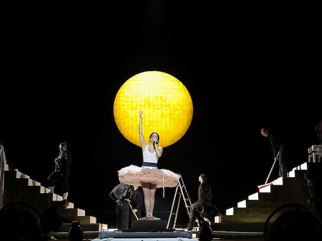 Rosalía llega a Colombia para el LUX TOUR. Foto: Getty
