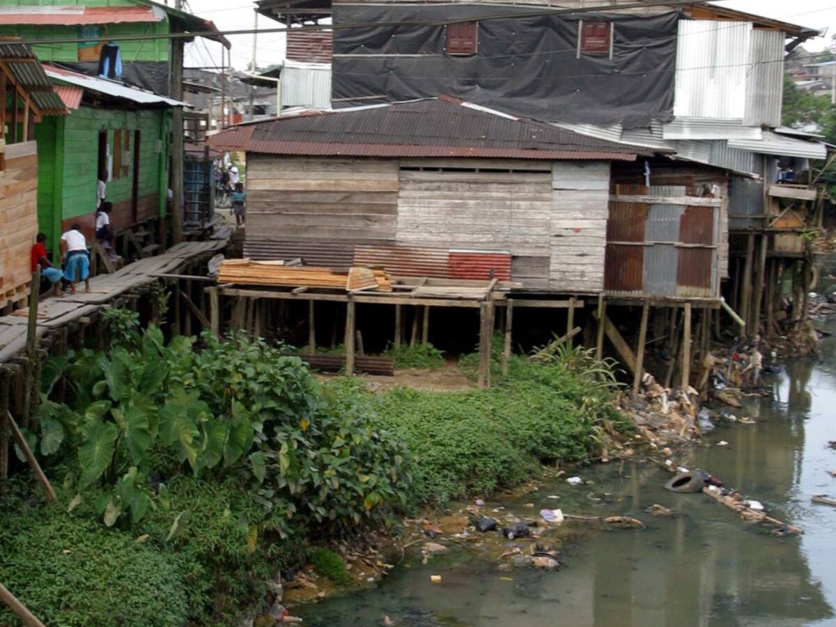 Denuncian confinamiento de comunidades en Bojayá por parte de paramilitares