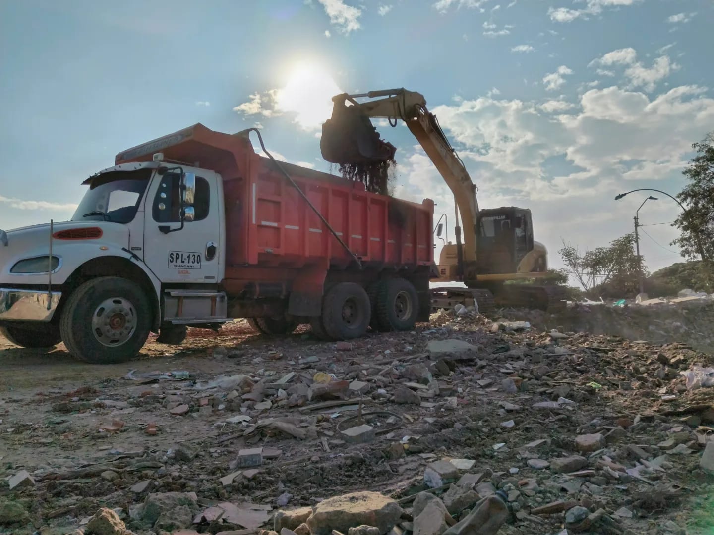Investigan muerte de un hombre tras accidente con maquinaria amarilla en escombrera del sur de Cali