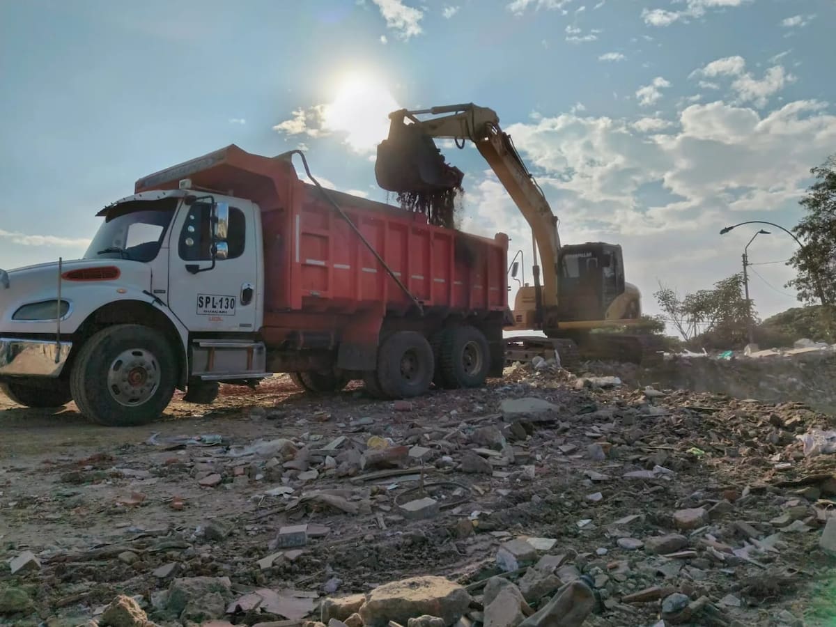 Investigan muerte de un hombre tras accidente con maquinaria amarilla en escombrera del sur de Cali