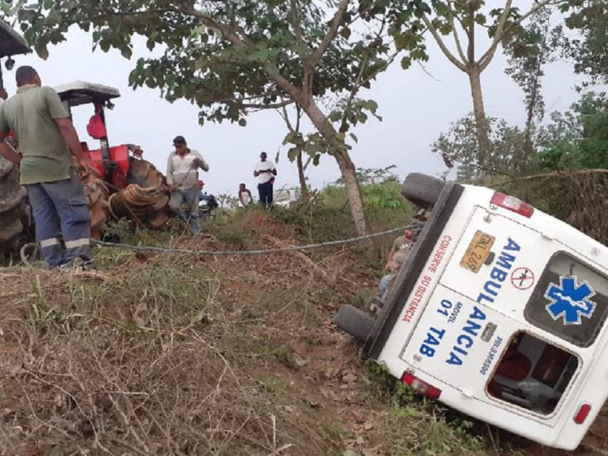 Una ambulancia se accidentó con dos pacientes en Nechí, Antioquia
