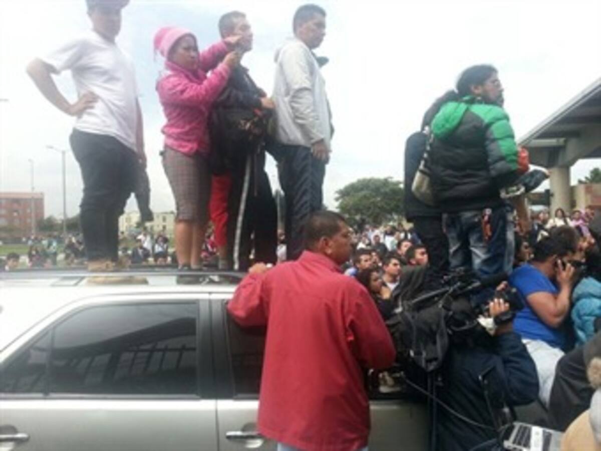 Petro no puede controlar a manifestantes en Transmilenio. Van nueve heridos