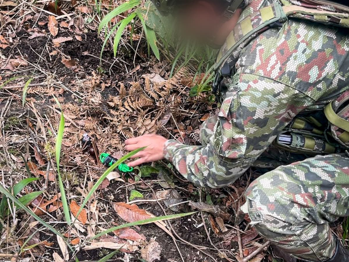 Ubican y destruyen tres explosivos de disidencias en zona rural de Caquetá
