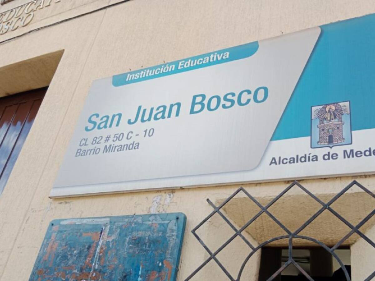 Un hombre ingresó a un colegio y mediante engaños robó varios celulares