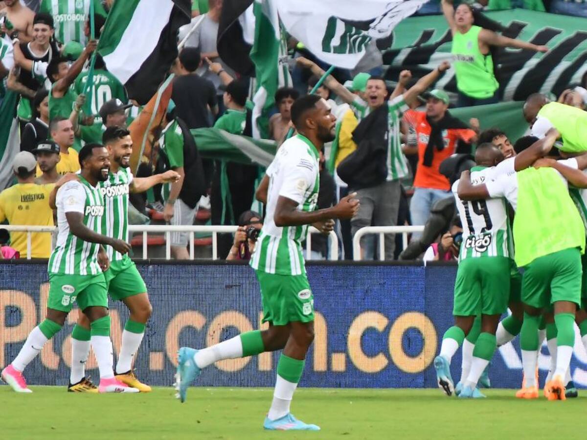 Nacional gusta, clasifica y recupera el liderato ante un confuso América