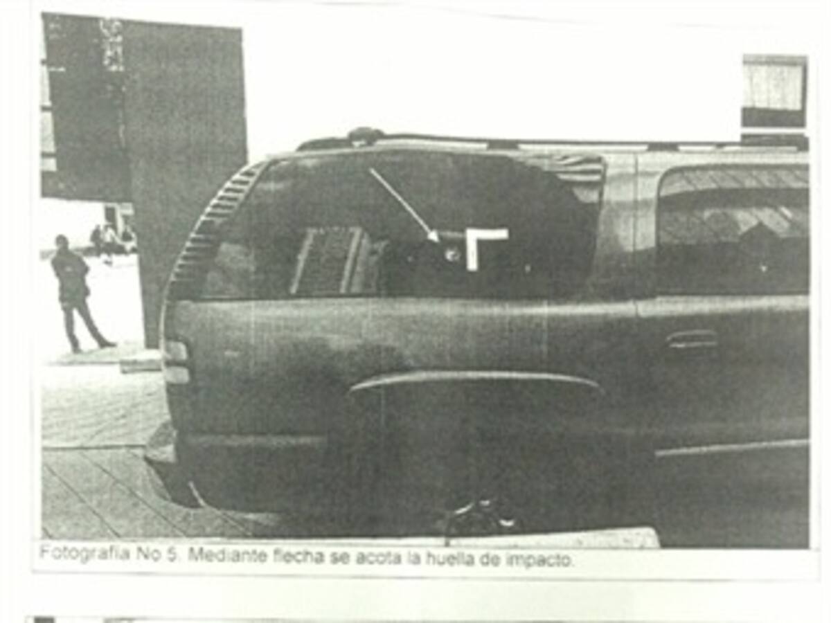 Disparo al carro del procurador Ordóñez sería una "bala perdida": Medicina Legal