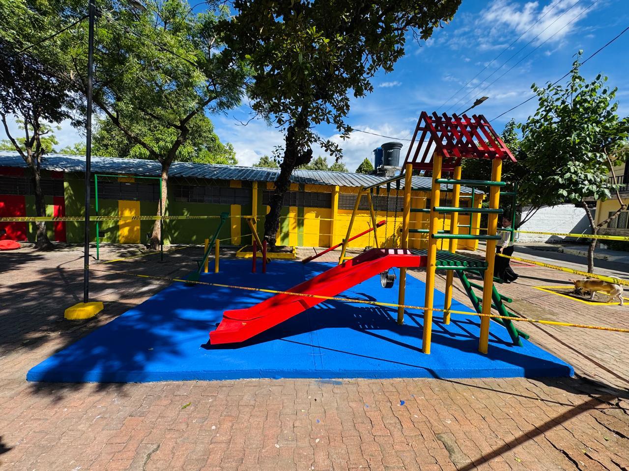 La administración municipal adelanta trabajos de mantenimiento y recuperación en parques de diferentes comunas de la ciudad. Foto Alcaldía de Neiva