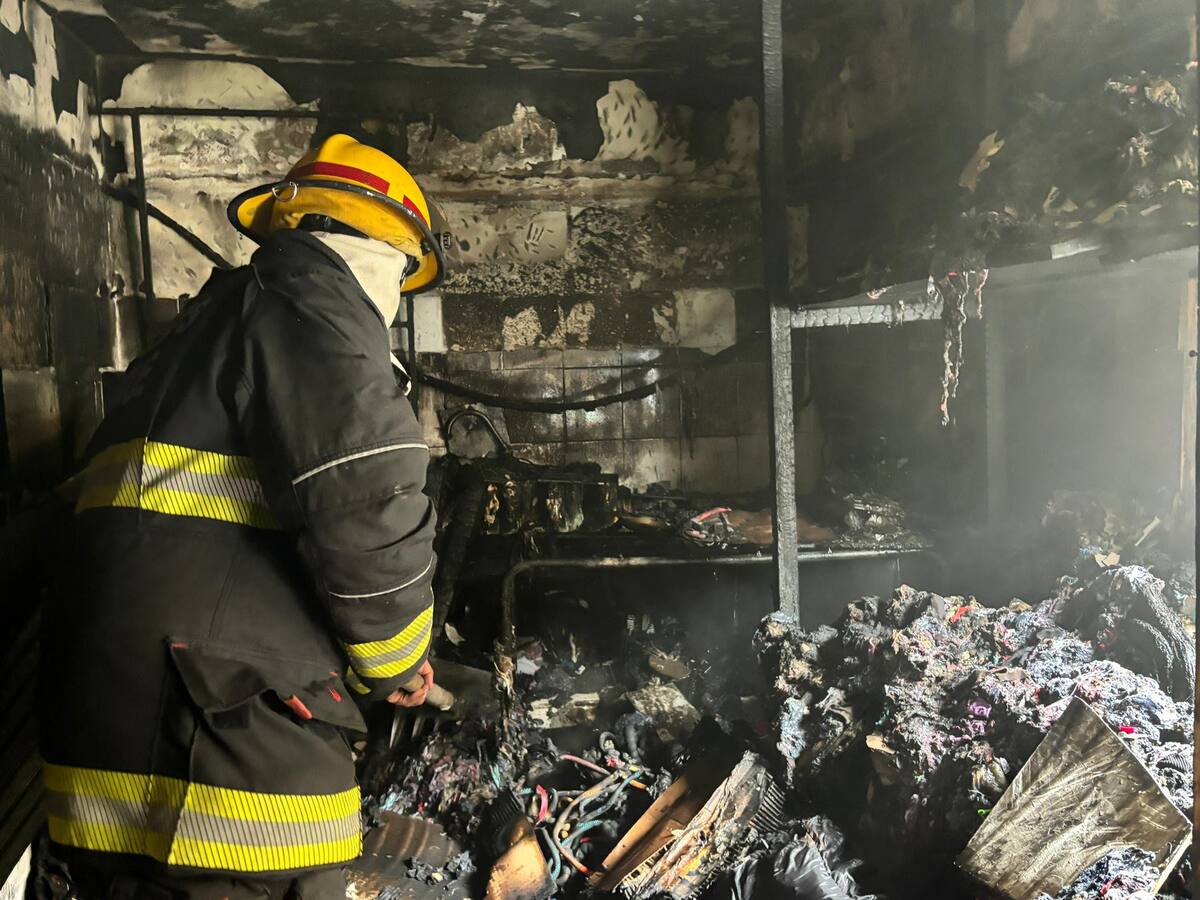 Bomberos controlaron incendio en una bodega de telas del Centro de Ibagué