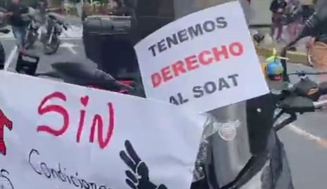 Protestas de motociclistas por la no venta del SOAT