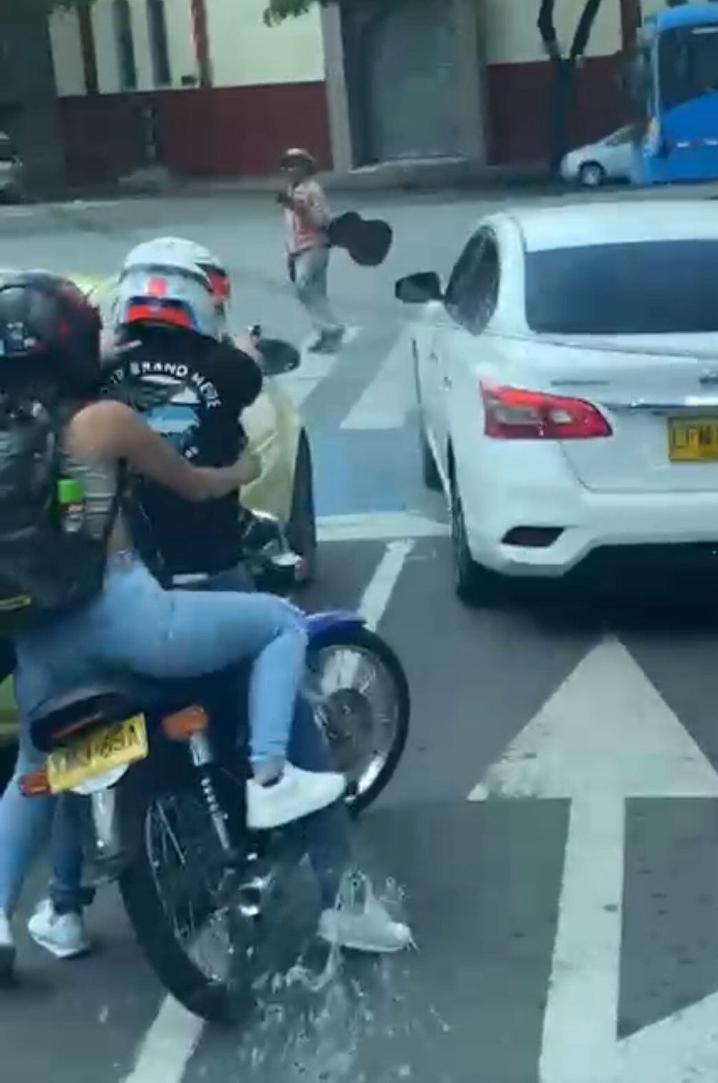 Recompensa por pareja de “motoladrones” que hirieron a pasajero del MIO en Cali