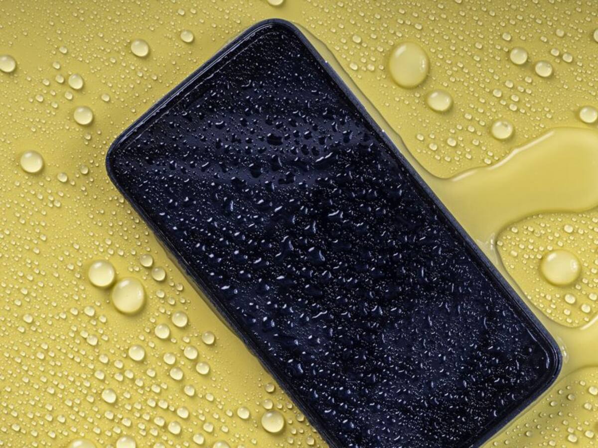 ¿Por qué no es bueno meter el celular en arroz cuando se haya mojado?