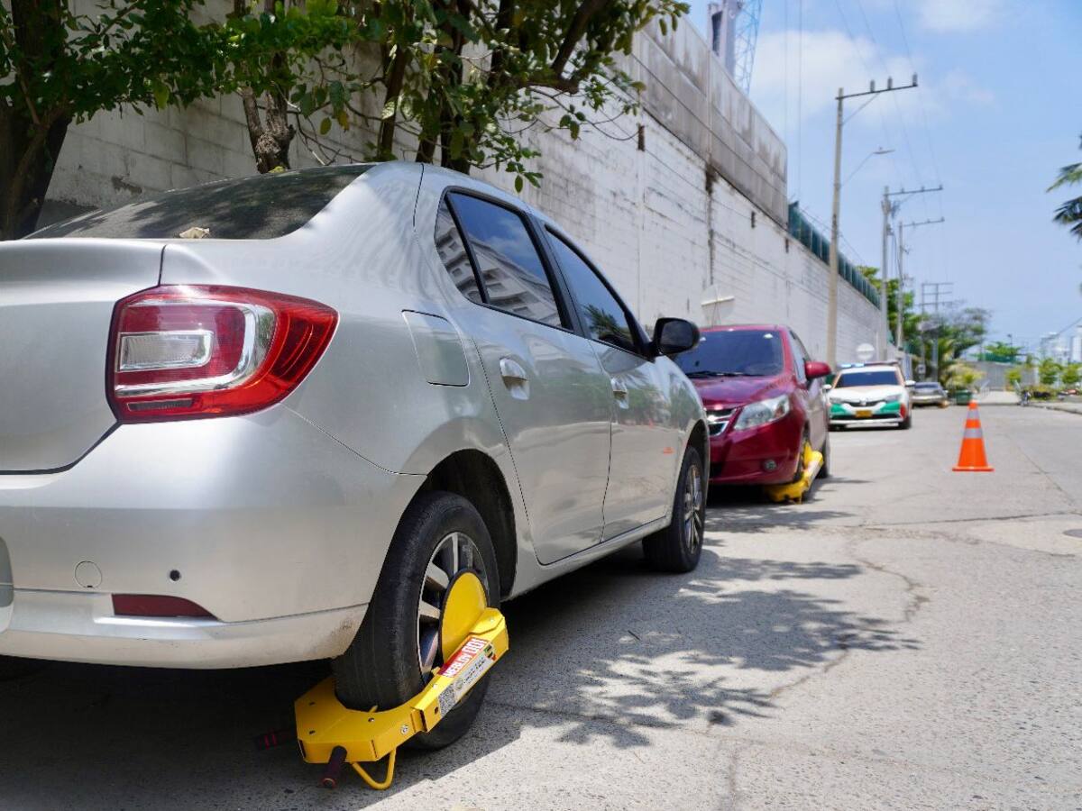 ¡Evite sanciones! DATT inmovilizó vehículos con cepos en el barrio Manga