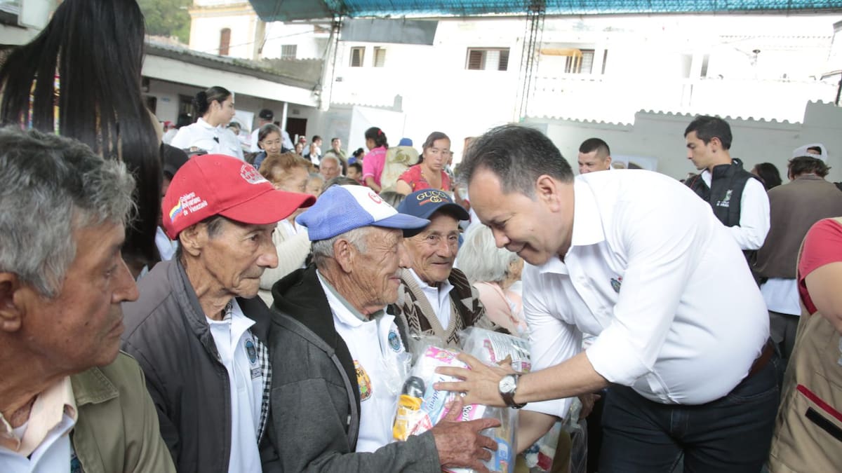 Gobernación entregó 420 kits para el bienestar de adultos mayores en Herrán, Norte de Santander