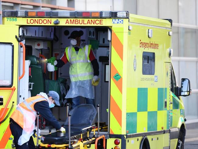 Reino Unido registra 596 muertos más y supera los 16.000