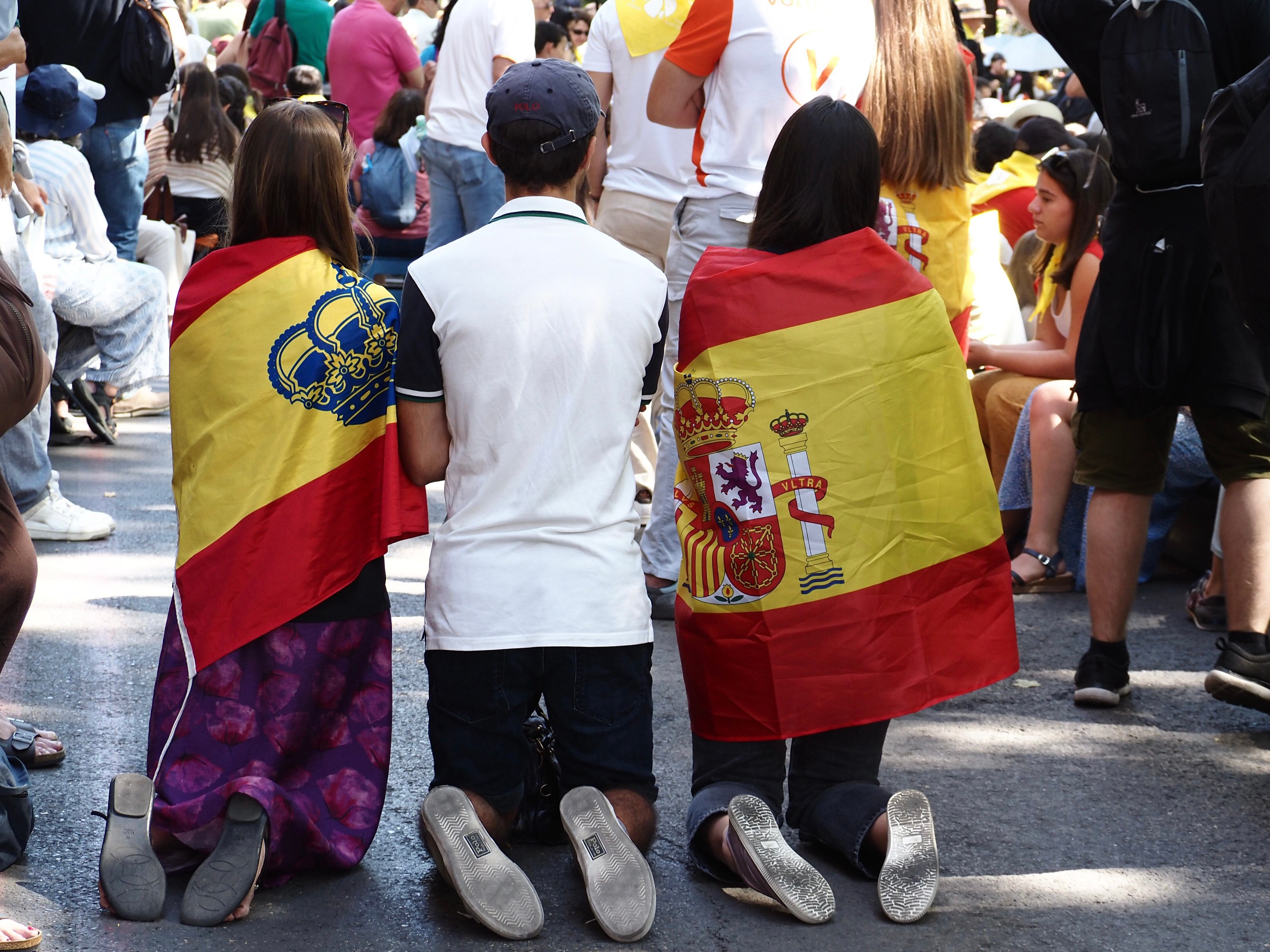 Celebración del rito de la comunión en la multitudinaria misa papal en la Plaza de Cibeles.
(Foto: Aaron Heredia/NurPhoto via Getty Images)