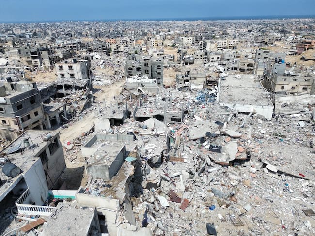 Khan Yunis (Zzz), 14/04/2024.- Aerial view taken with a drone showing general destruction in the city of Khan Yunis in the Gaza Strip, following the Israeli army withdrawal from the region, on 14 April 2024. More than 33,700 Palestinians and over 1,450 Israelis have been killed, according to the Palestinian Health Ministry and the Israel Defense Forces (IDF), since Hamas militants launched an attack against Israel from the Gaza Strip on 07 October 2023, and the Israeli operations in Gaza and the West Bank which followed it. EFE/EPA/STR
