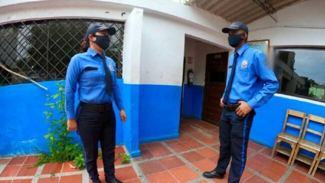 Padres de familia del colegio Club de Leones reunen para pago de vigilante