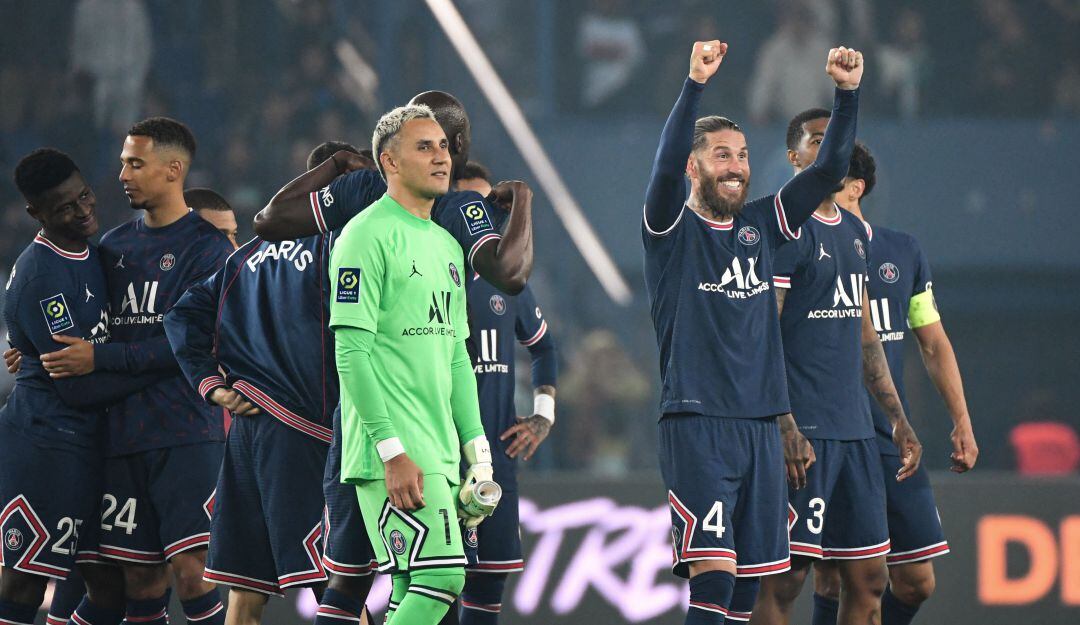 Jugadores del PSG celebran el título de Liga
