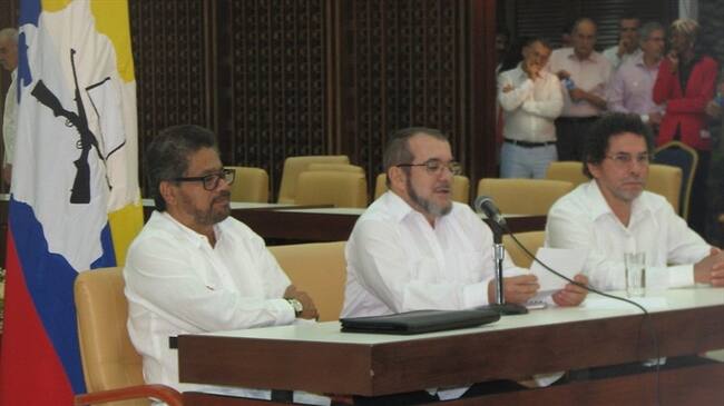 "Iván Márquez", "Timochenko" y "Pastor Alape". Foto: Colprensa