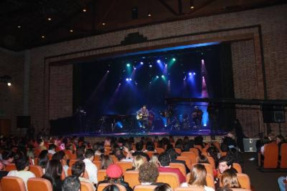 La Ventana estuvo en la grabación del DVD acústico de Santiago Cruz, "Cruce de Caminos". 29 de marzo.