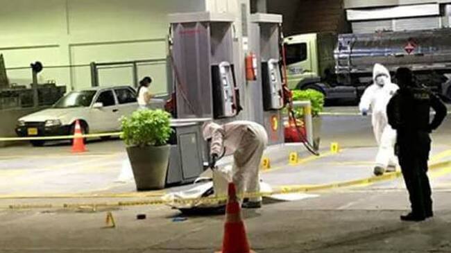 Levantamiento en la estación de gasolina