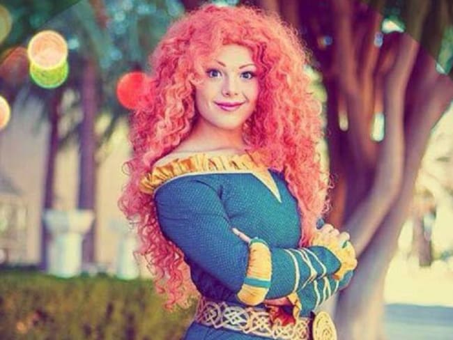 Joven que personifica princesas de Disney es viral en redes