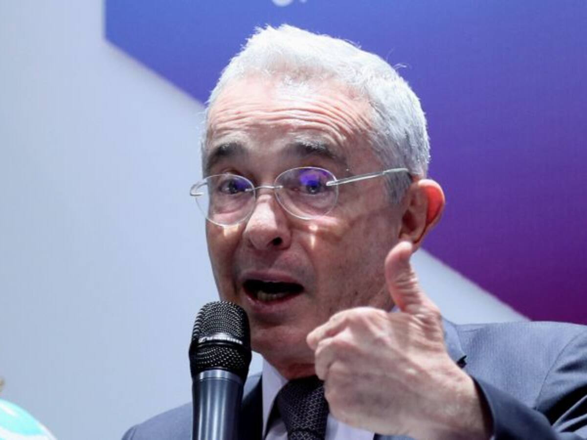 Venezuela requiere de una intervención doméstica de fuerza: Álvaro Uribe