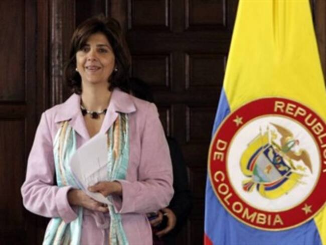 En Venezuela voy a presentar el beneplácito del nuevo embajador: canciller Holguín