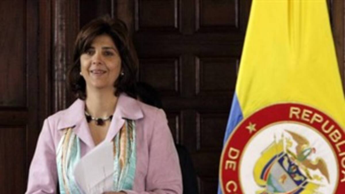 En Venezuela voy a presentar el beneplácito del nuevo embajador: canciller Holguín