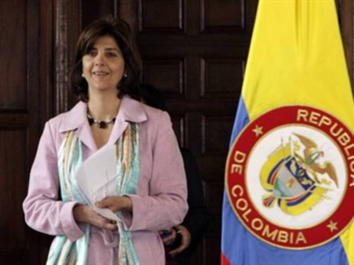 En Venezuela voy a presentar el beneplácito del nuevo embajador: canciller Holguín