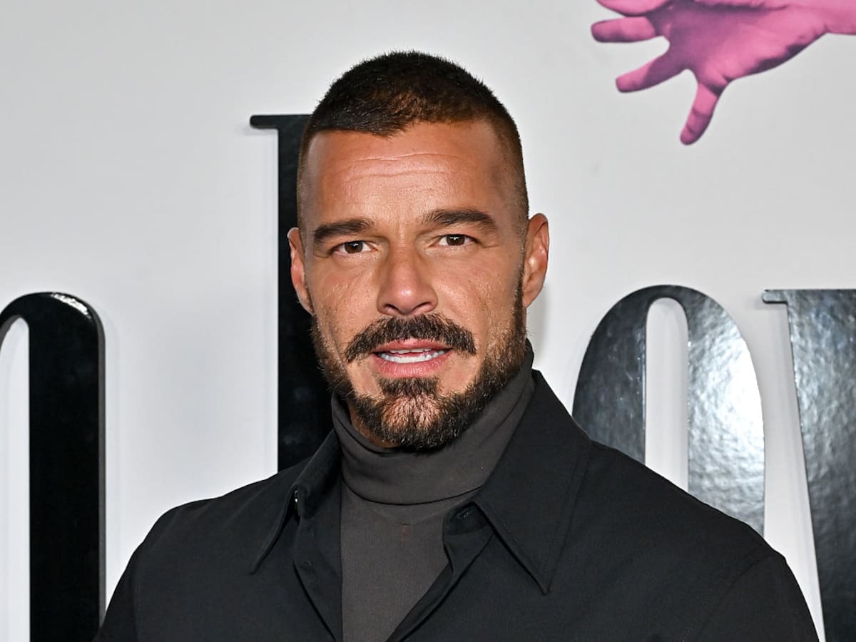 Ricky Martin interrumpe concierto en Montenegro tras un ataque con gas lacrimógeno en el escenario