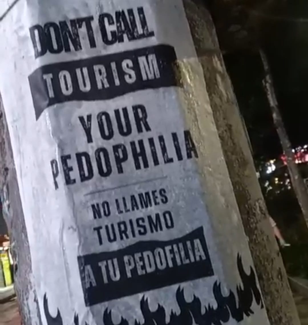 Carteles que rechazan la explotación sexual de menores en Medellín. Foto: cortesía.