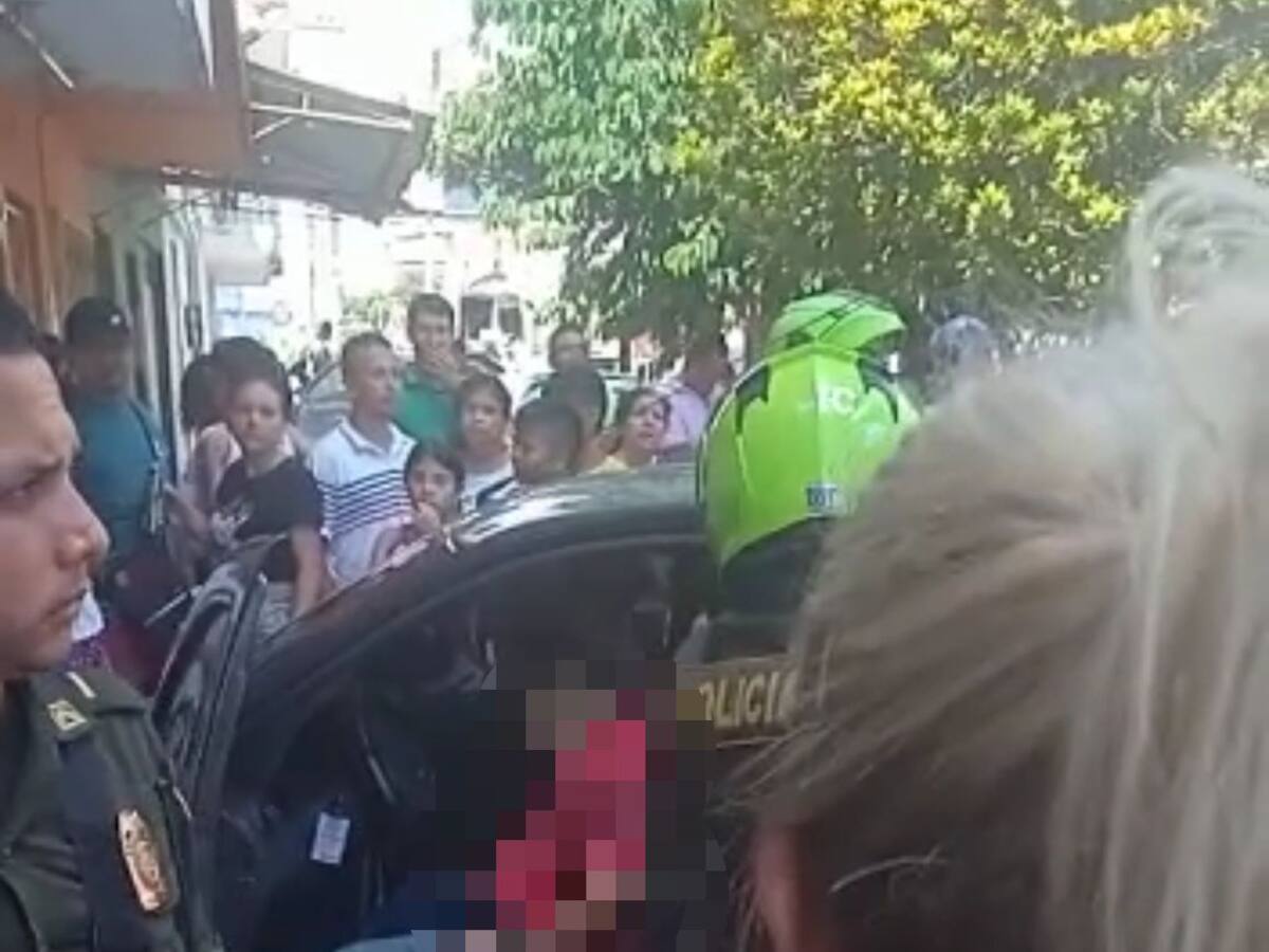 Acaban con la vida de un hombre dentro de su vehículo