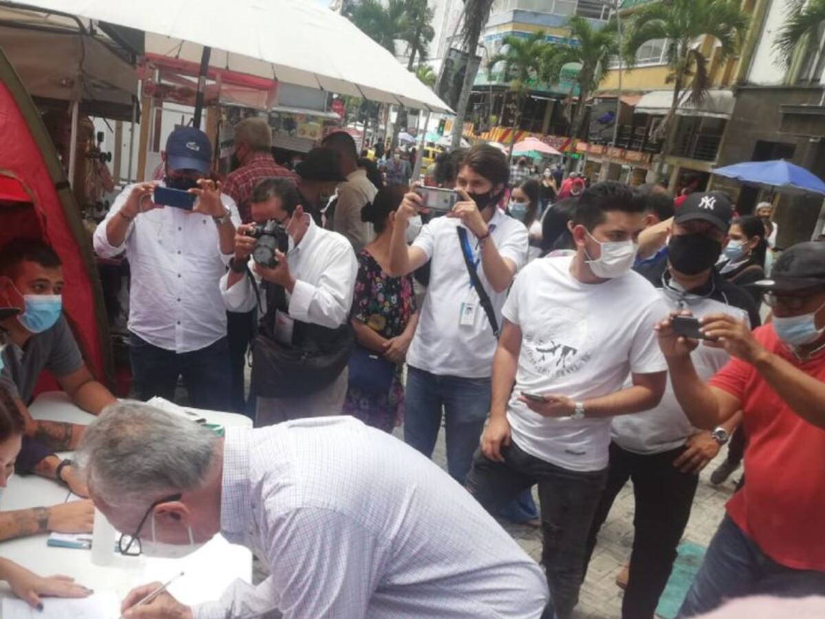Exalcalde de Ibagué firmó proceso de revocatoria del alcalde Andrés Hurtado