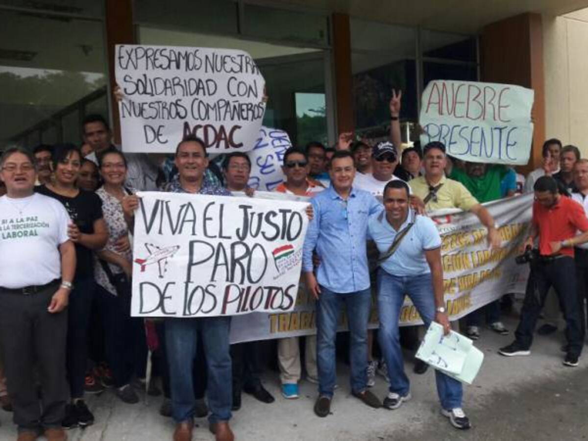 Empleados sindicales del Banco de La República apoyan el paro de los pilotos de Acdad