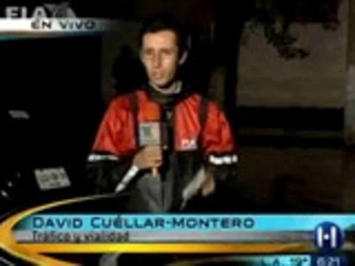Al reportero de televisión Azteca, David Cuellar, le pasó lo peor en directo en el cubrimiento de las inundaciones en México