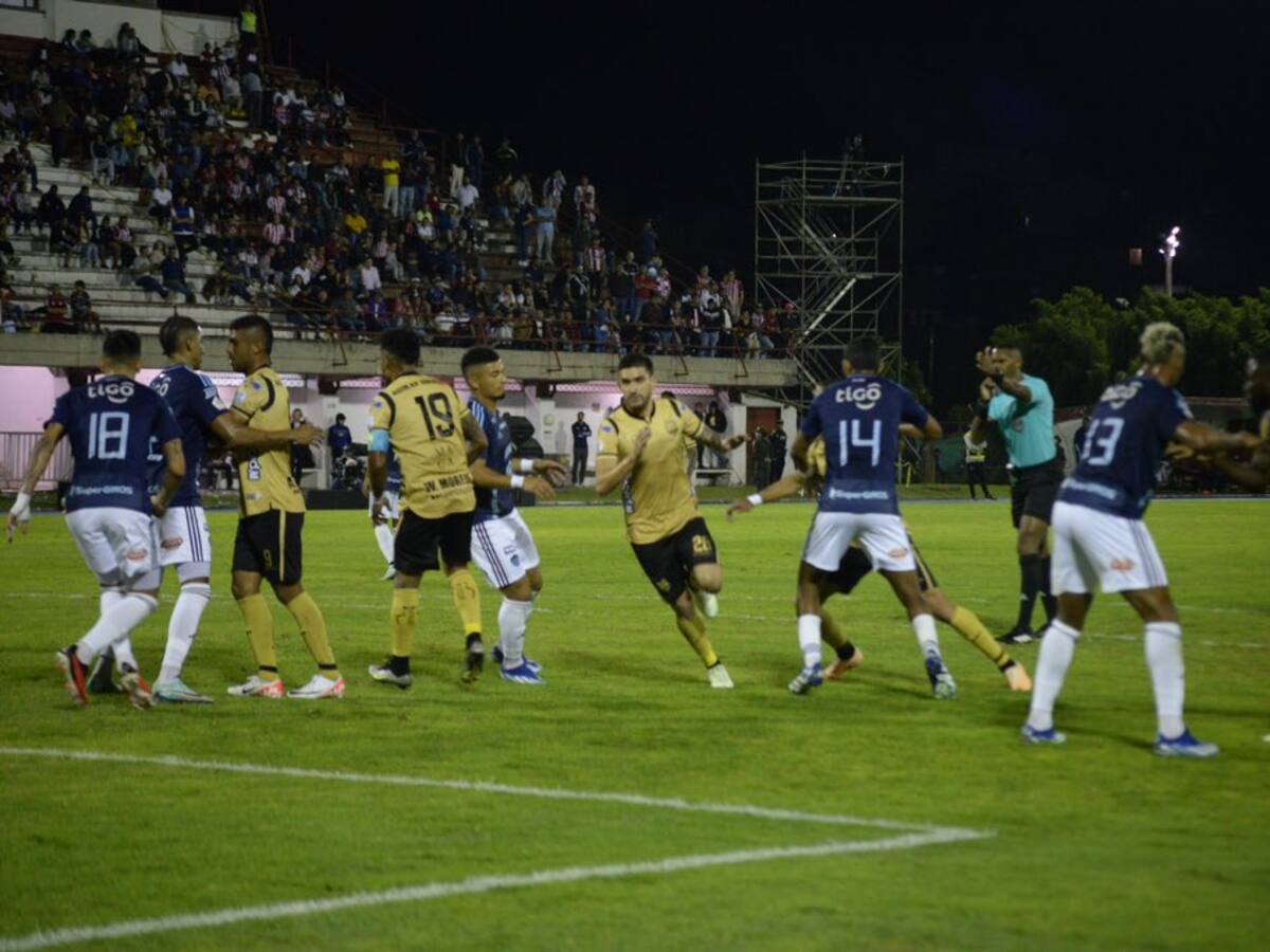 Igualdad entre Águilas Doradas y Junior de Barranquilla que beneficia al Deportes Tolima