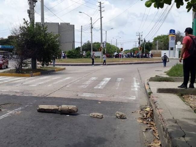 Papas bombas y balas de goma en plantón de estudiantes en Barranquilla